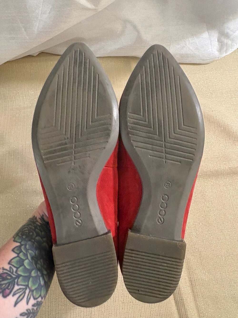 Ecco Esatto Flat Red Suede Pointed Toe Ballet Flats - Picture 7 of 10